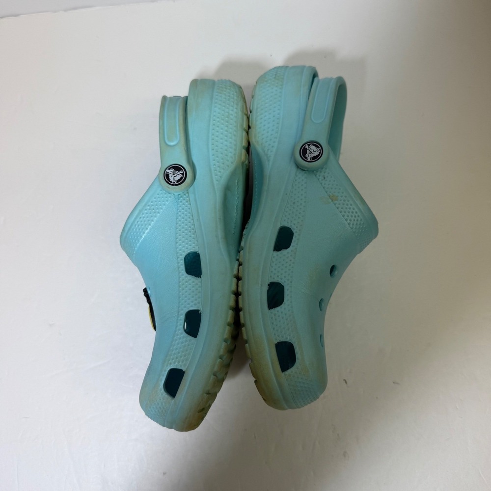 Crocs Classic Clogs Light Blue Aqua Women 8 Men 6 Pineapple Jibbitz Charm - Picture 6 of 9